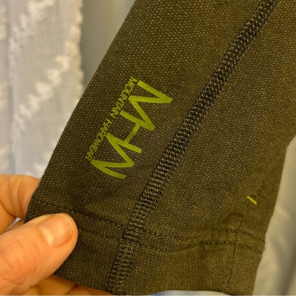 50%off w♥️ 
Mountain Hardwear 1/2 Zip Sweater Athletic Men #3 🐊. thumb holes - Picture 2 of 7